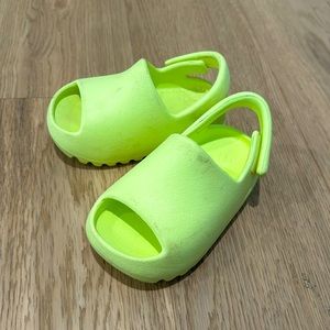 Yeezy Glow Green Slides
